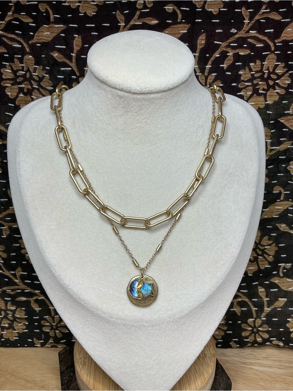 ๐ Celestial Glow | Labradorite Moon & Star Double Gold Chain Necklace - Picture 4 of 8